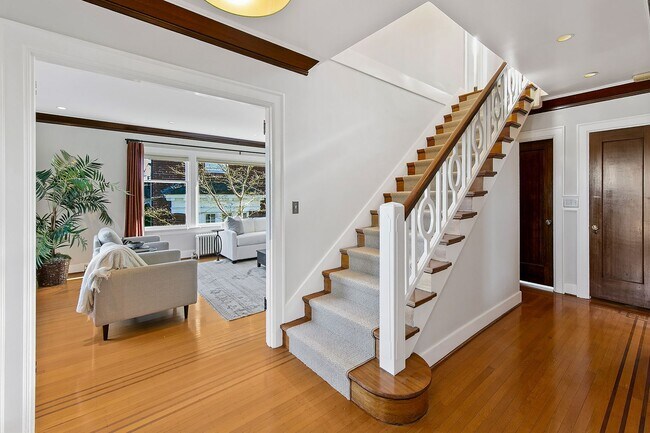 Building Photo - Capitol Hill View Home