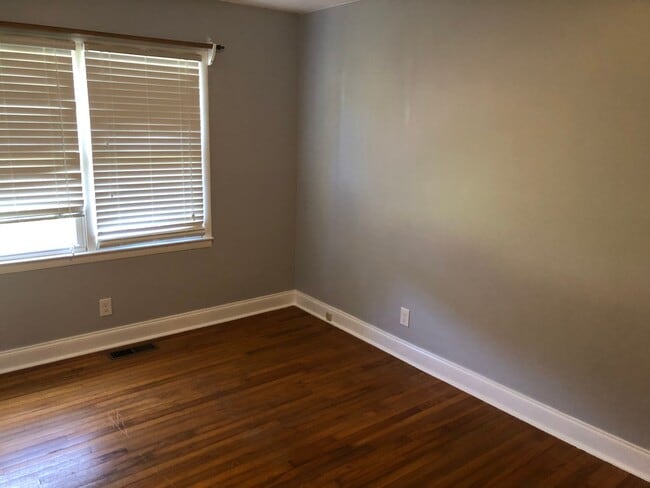 Building Photo - 3BR/2BA Home with Huge Fenced Yard, Fire pit Area & Storage Shop