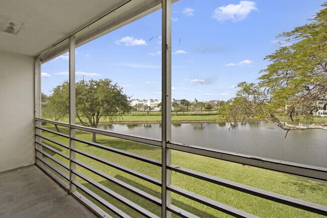 Building Photo - 124 Preston Way