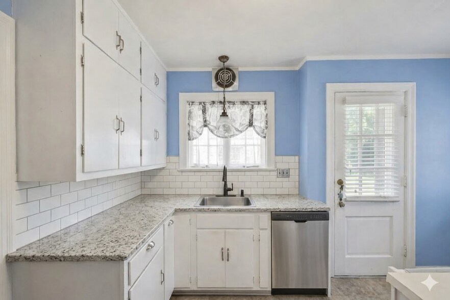 Building Photo - 2223 Saratoga Dr