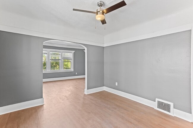 Building Photo - 2045 Clements St