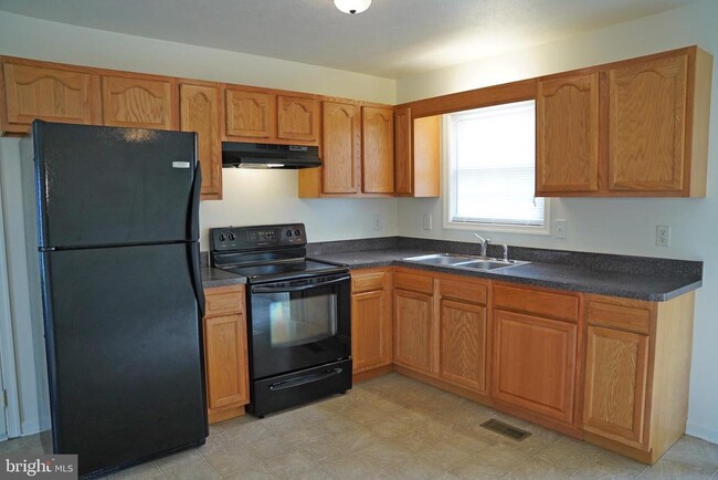 Building Photo - 122 Sinker Dr