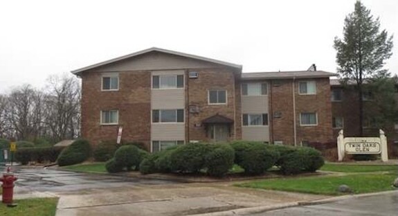 Building Photo - 125 Twin Oaks Dr