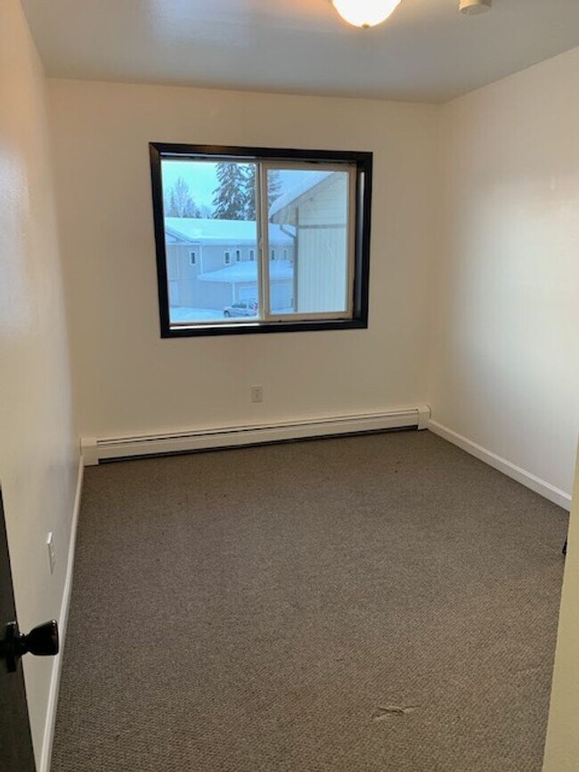 Building Photo - 4770 Glasgow Dr