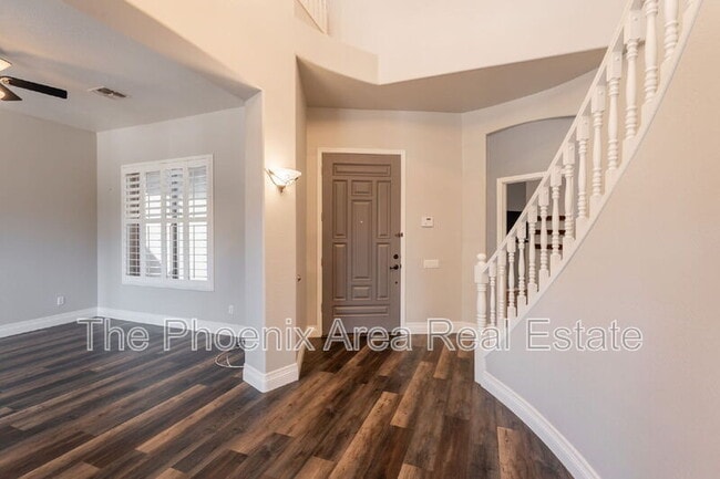Building Photo - 716 E Runaway Bay Pl