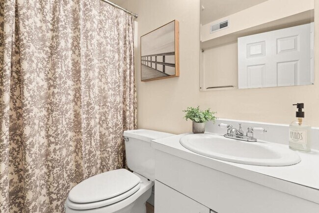 Building Photo - 49B Dana St