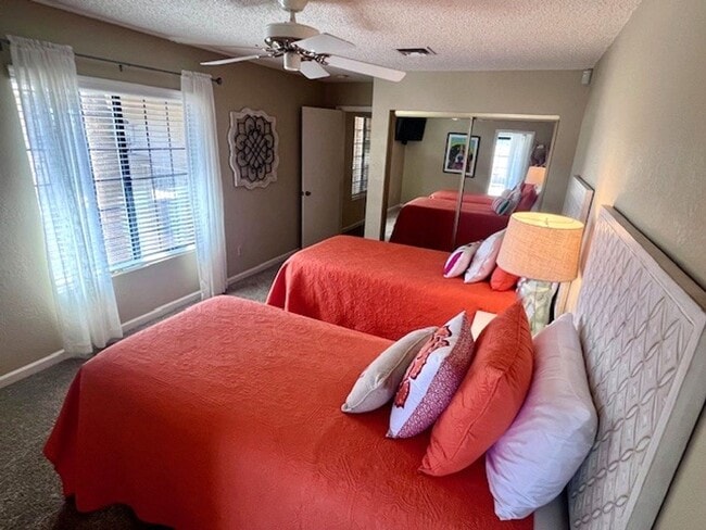 Building Photo - Golf Course Pool Home with 4 Bedrooms!