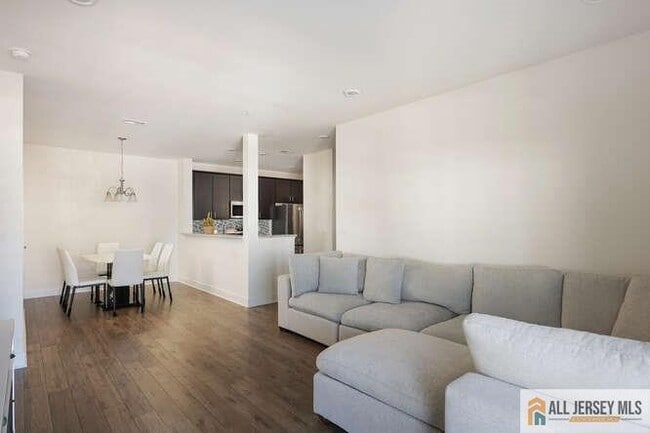 Building Photo - 421 Tavern Rd