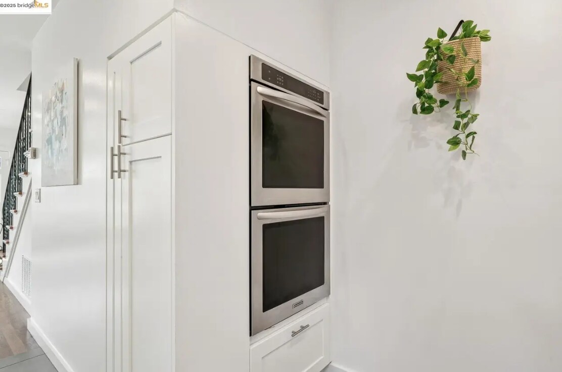 Building Photo - 2419 Webster St