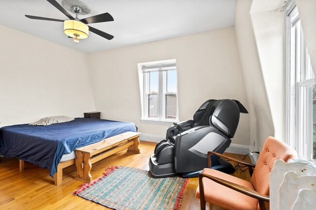 Master bedroom - 34 Pine St