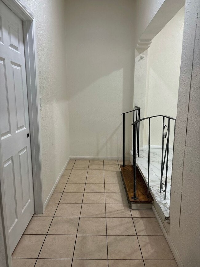 Building Photo - Charming 2BR Duplex in San Bernardino