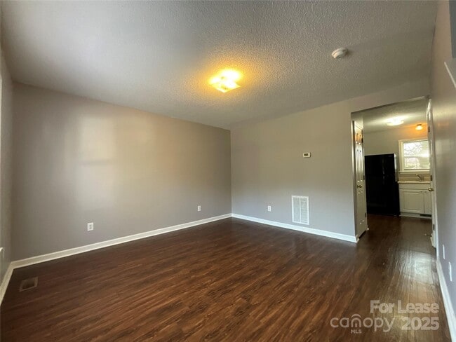 Building Photo - 206 W 15th St