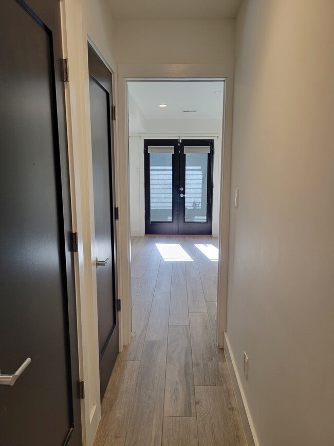 Building Photo - 724 Taylor St NW