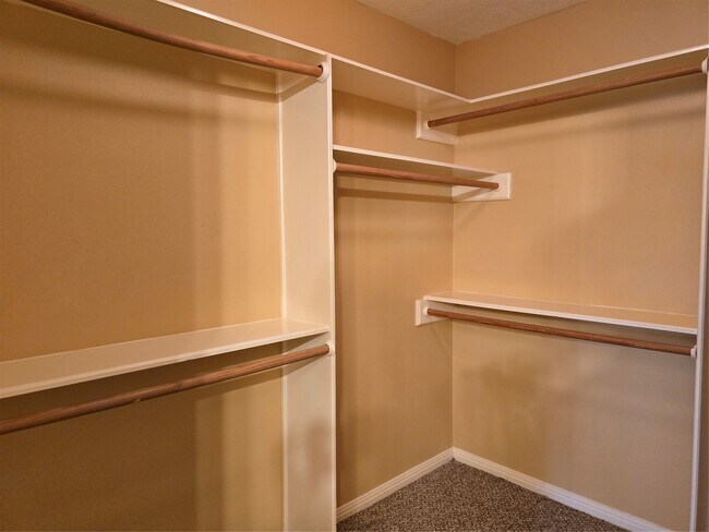 Building Photo - 14030 Torrey Village Dr