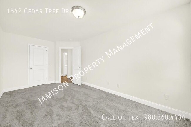 Building Photo - 1542 Cedar Tree Dr