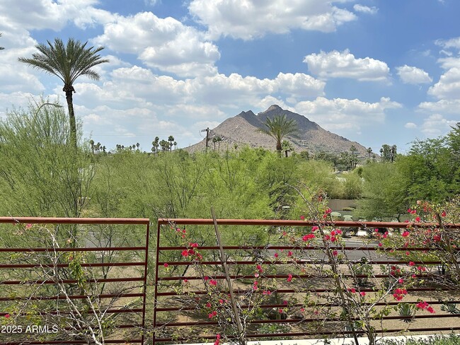 Building Photo - 7117 E Rancho Vista Dr