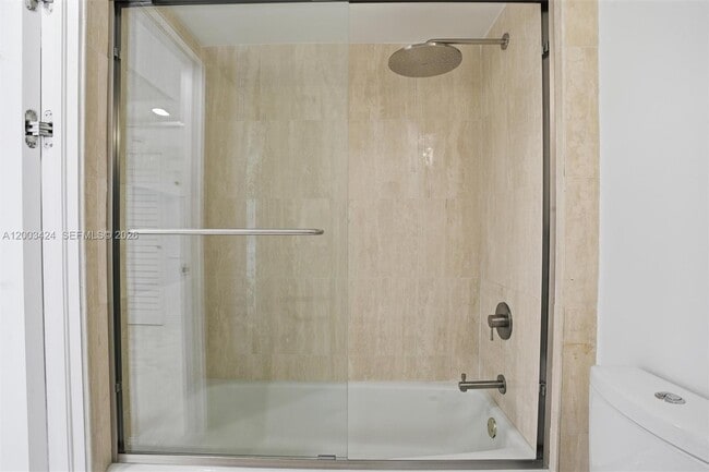 Building Photo - 600 Grapetree Dr