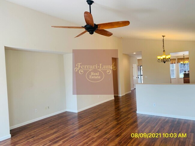 Building Photo - Charming 3 Bedroom, 2 Bathroom Single-Stor...