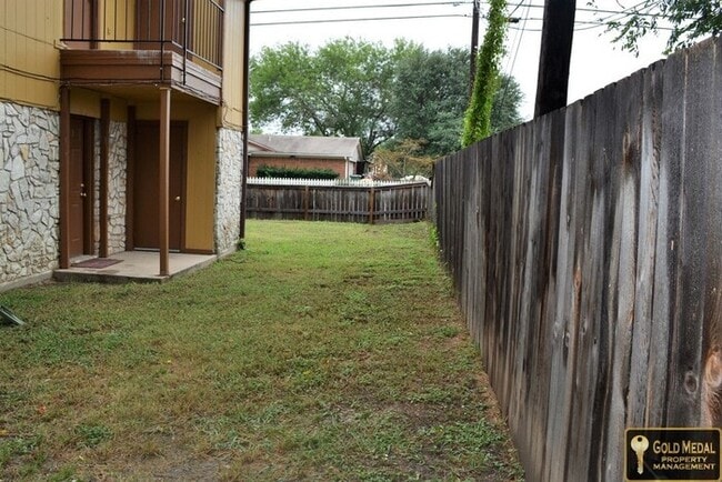 Building Photo - 4707 Westcliff Rd