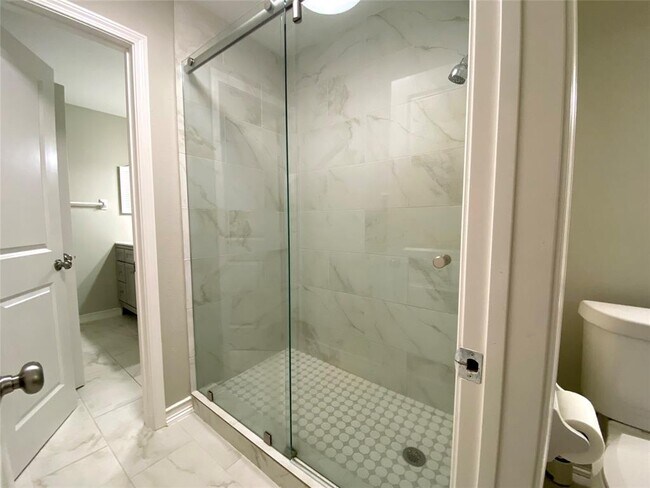 Building Photo - 515 Tallowood Rd