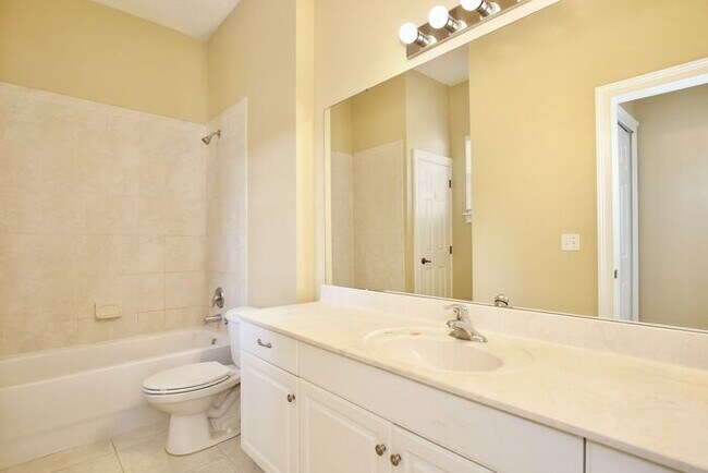 Building Photo - Charming 1/1 Spacious Condo Located in the Desirable Baldwin Park - Orlando!