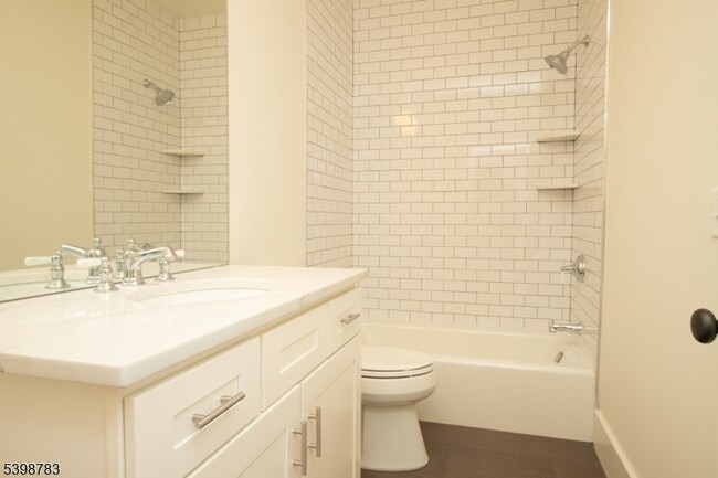 Building Photo - 71 N Main St