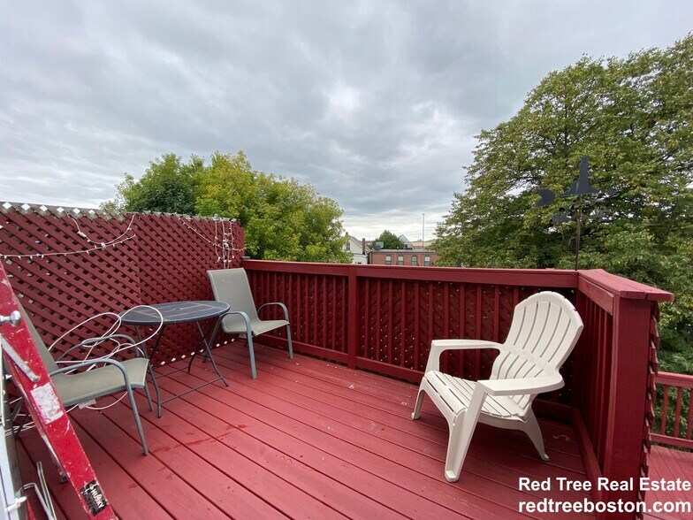 Building Photo - 9 Boston St