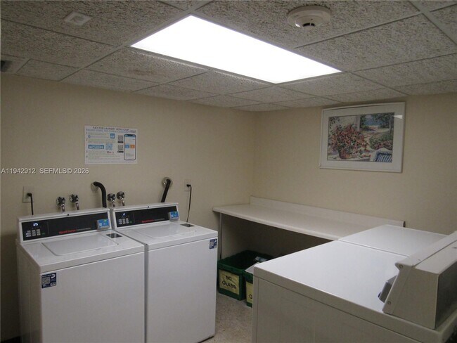 Building Photo - 1101 River Reach Dr