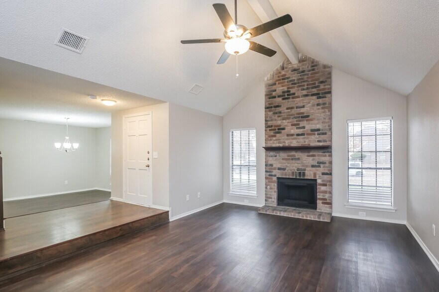 Building Photo - 2241 Collier Ct