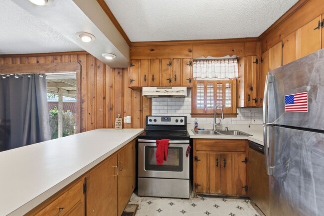 Building Photo - Charming 2b/1b Home in Old Hickory