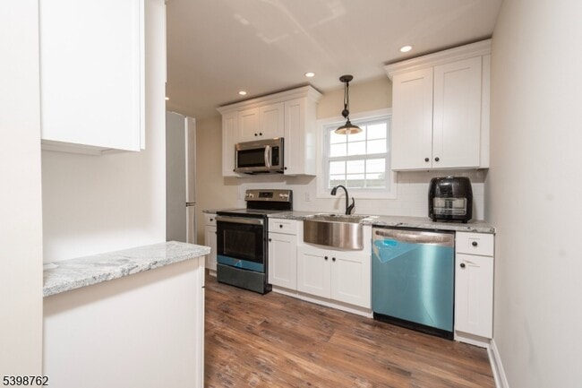 Building Photo - 55 Stevens Ave