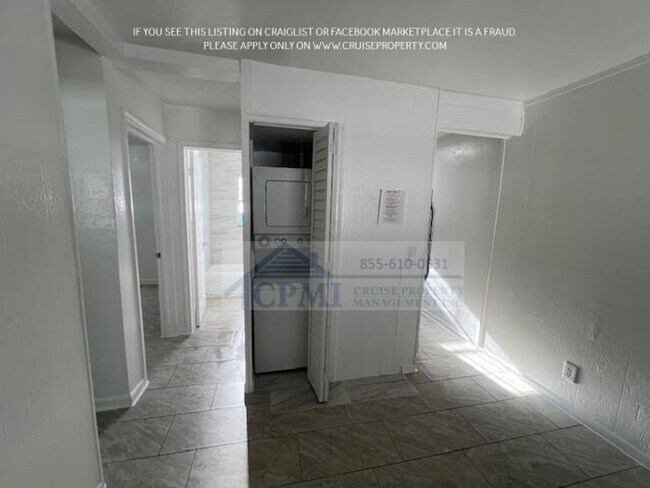 Building Photo - Affordable Downtown WPB 2/1 without the Downtown Price Steps Away From it ALL!! $995 Sec Dep spec...