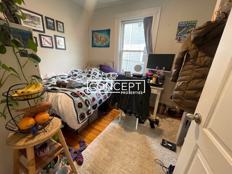 Building Photo - 839 Parker St