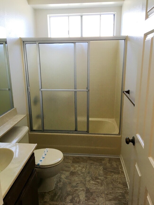 Building Photo - r287