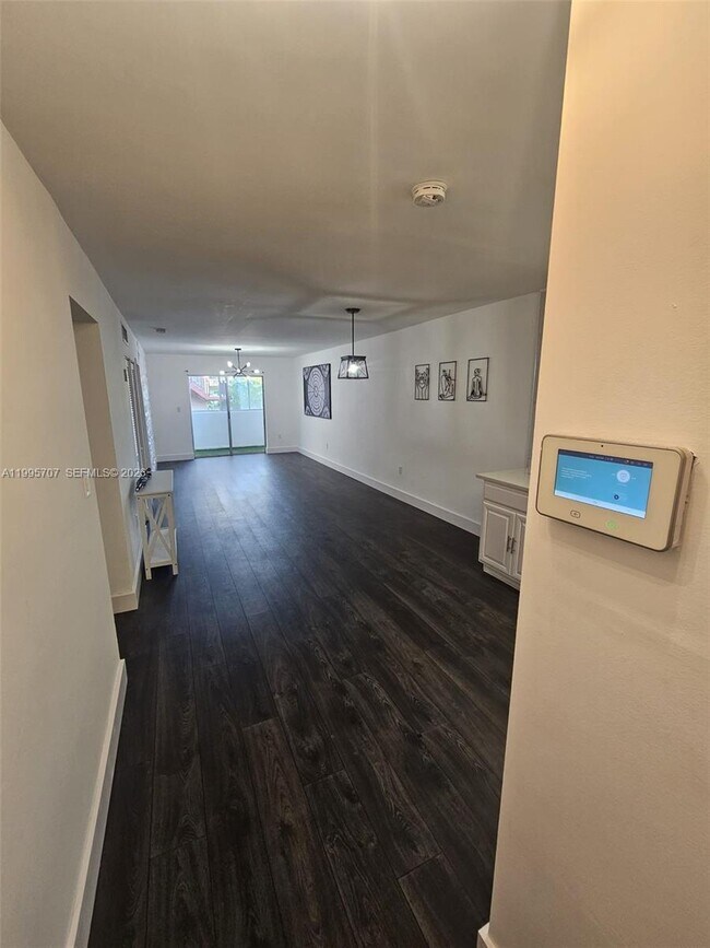 Building Photo - 6055 W 19th Ave