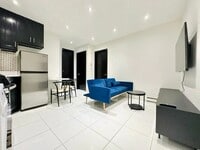 Building Photo - Furnished room/NOT APARTMENT