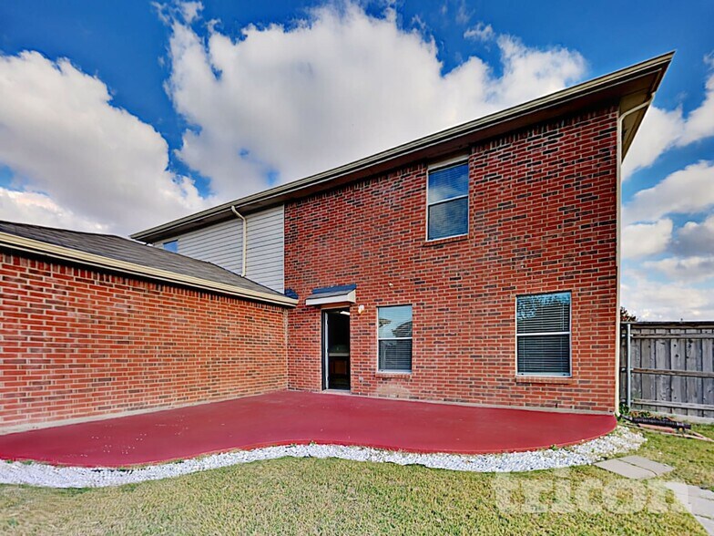 Building Photo - 1688 Wildrose Dr