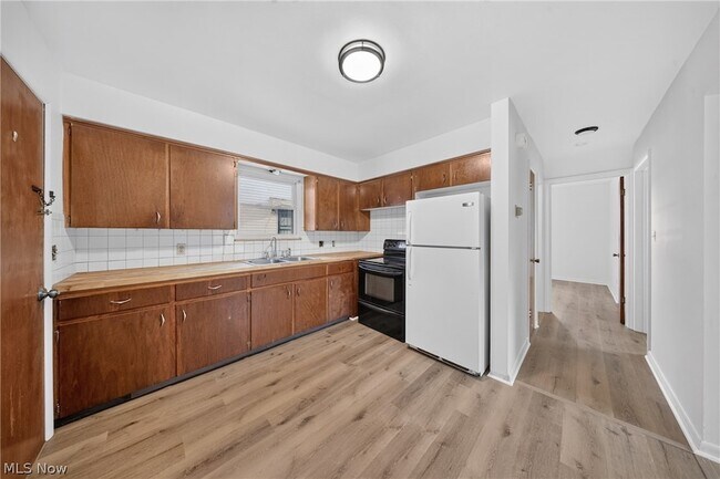 Building Photo - 1095 St Michaels Ave