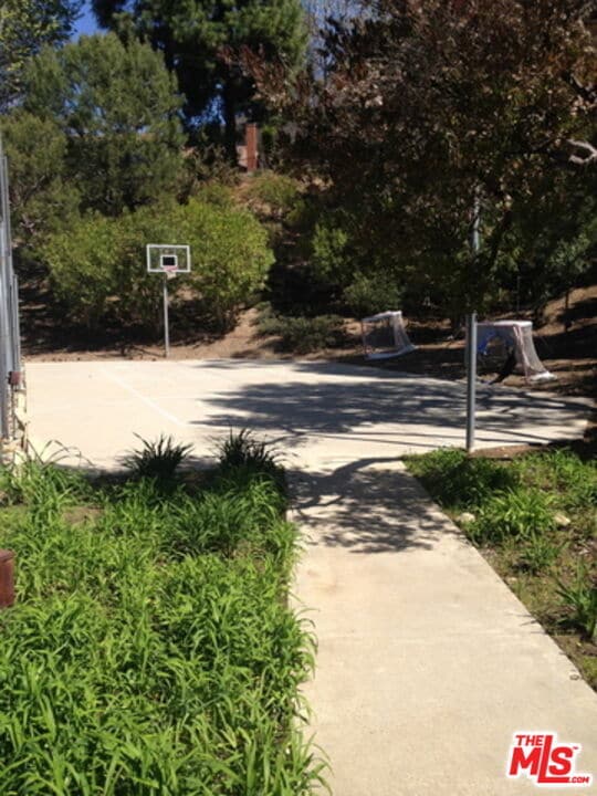 Building Photo - 17230 Avenida de la Herradura