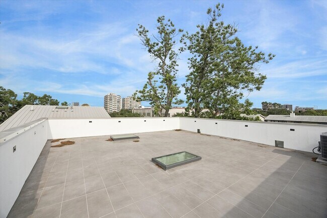 Building Photo - 3512 Mt Vernon St