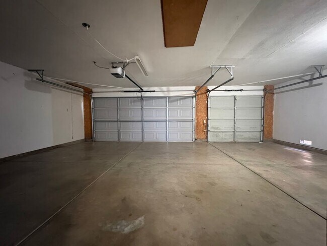 Building Photo - Spacious 4 Bedroom Home in Quiet Galt Neighborhood