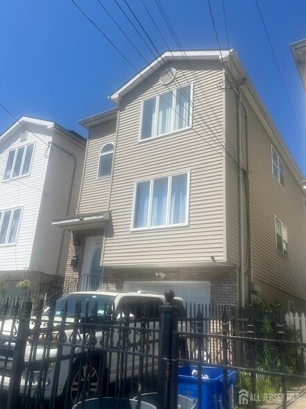 Building Photo - 1089 Magnolia Ave