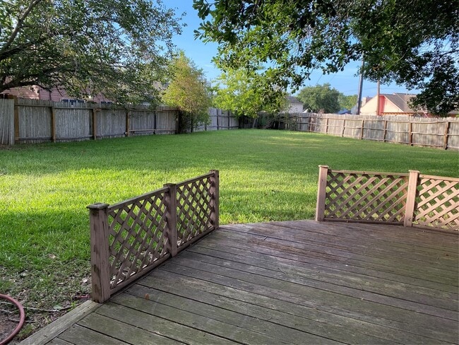 Building Photo - 2415 Poco Dr