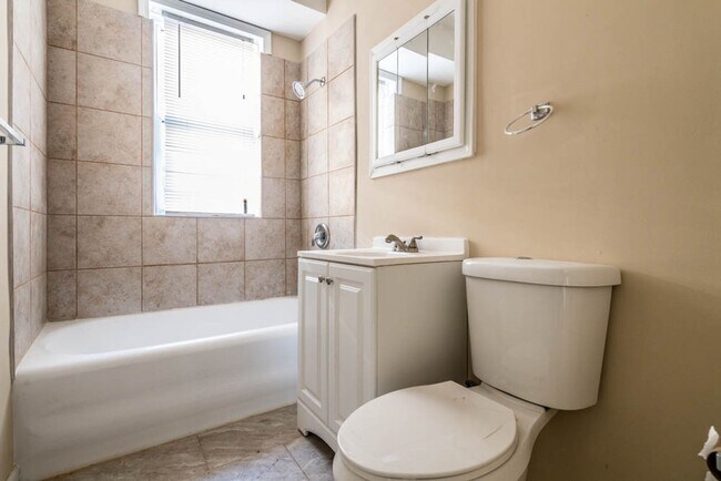 Building Photo - 107-113 N Laramie Ave Chicago, IL 60644