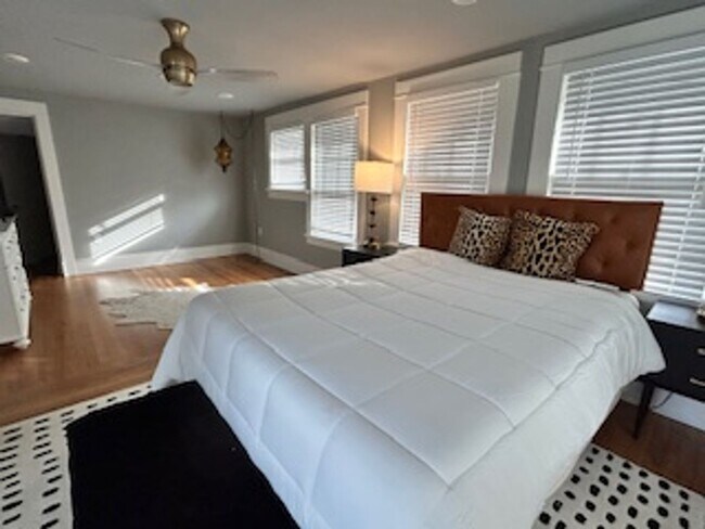 Building Photo - Contact Peggy 501 676 1758