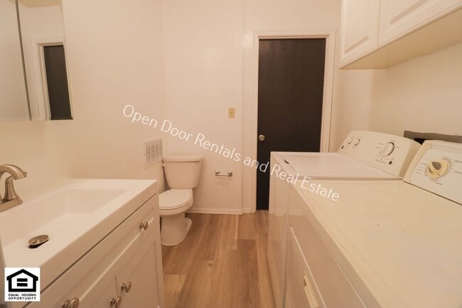 Building Photo - 608 W Dennis St