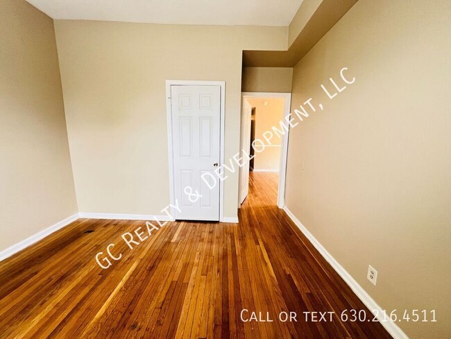 Building Photo - *** $1000 OFF RENT - 4 BEDROOM - 1 BTH / H...