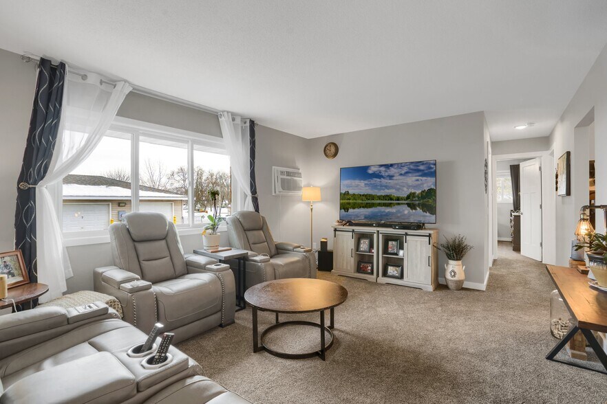 Living Room - 609 Market St S