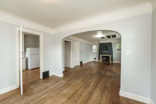 Building Photo - Rushbanks