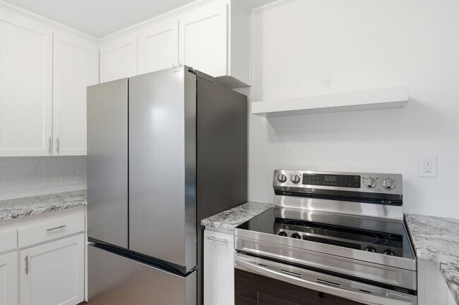 Building Photo - Stunning Updated One Story Home in Popular Brookside of Midtown Tulsa